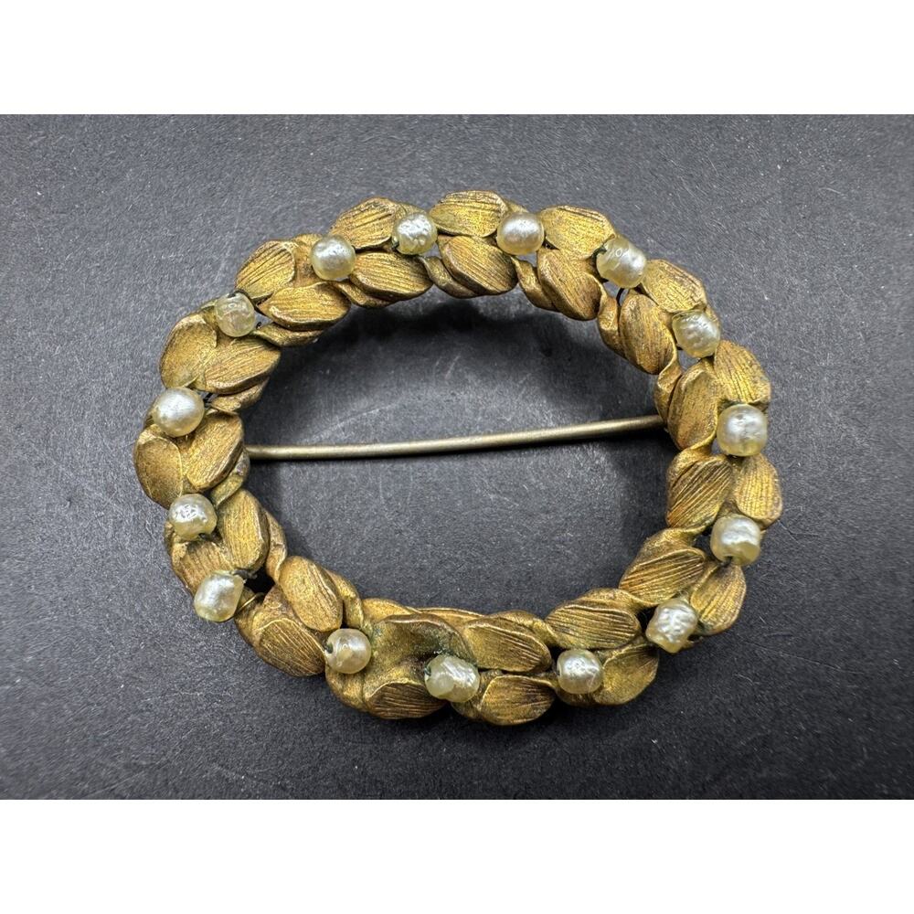 Vintage Miriam Haskell Signed Gold Tone Faux Pearl Wreath Brooch Pin 1.65"